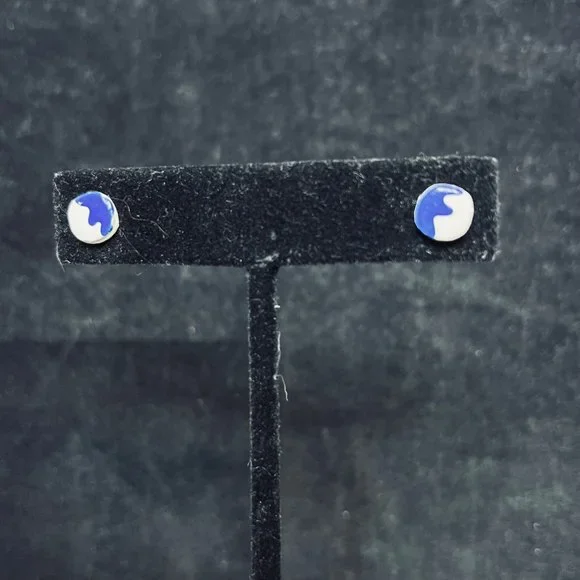 Lot of 6 Silver Tone Pierced Earrings (4830) - Picture 5 of 9